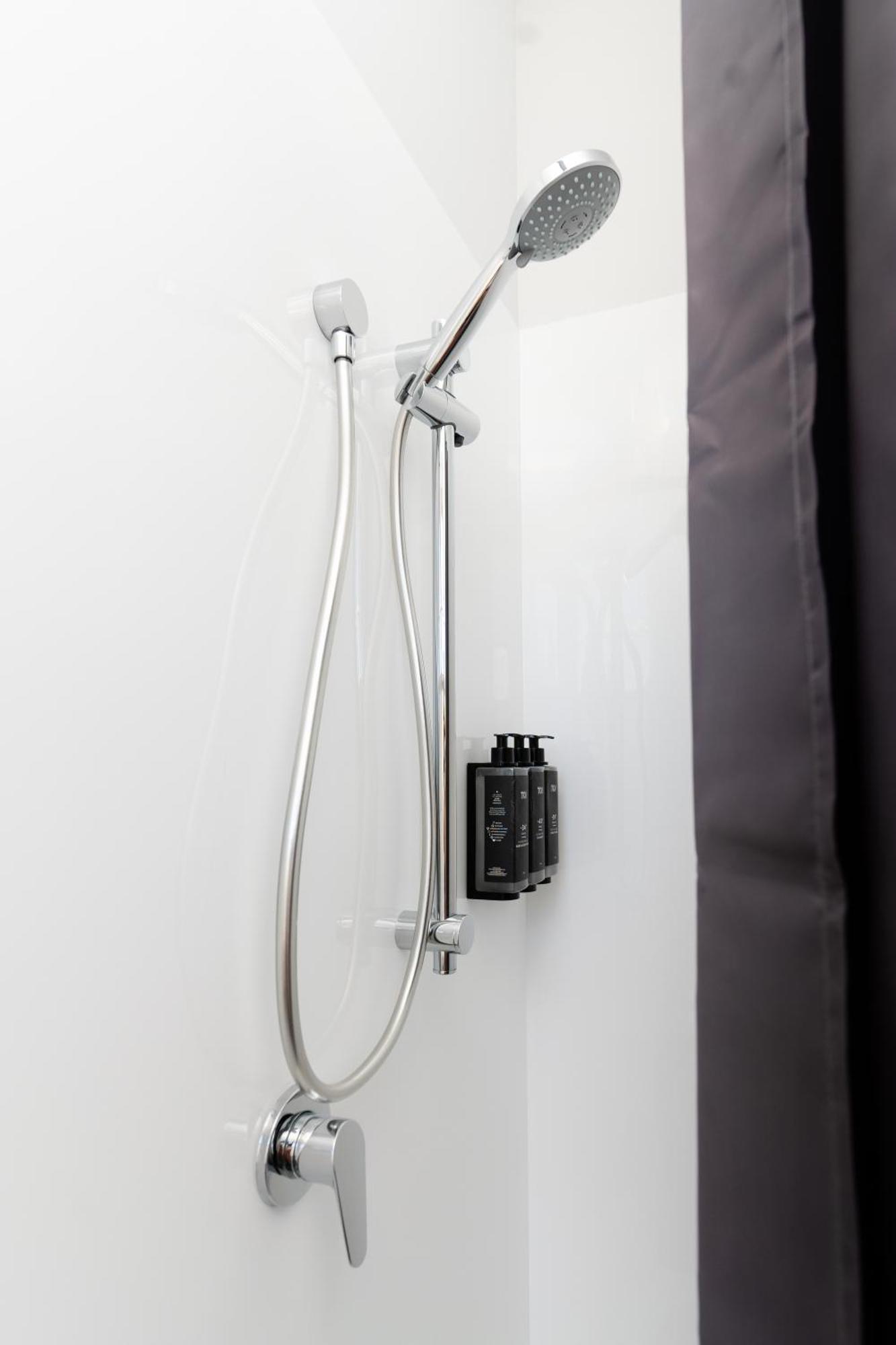 Haka House Rotorua Vandrehjem Værelse billede Shower rail
