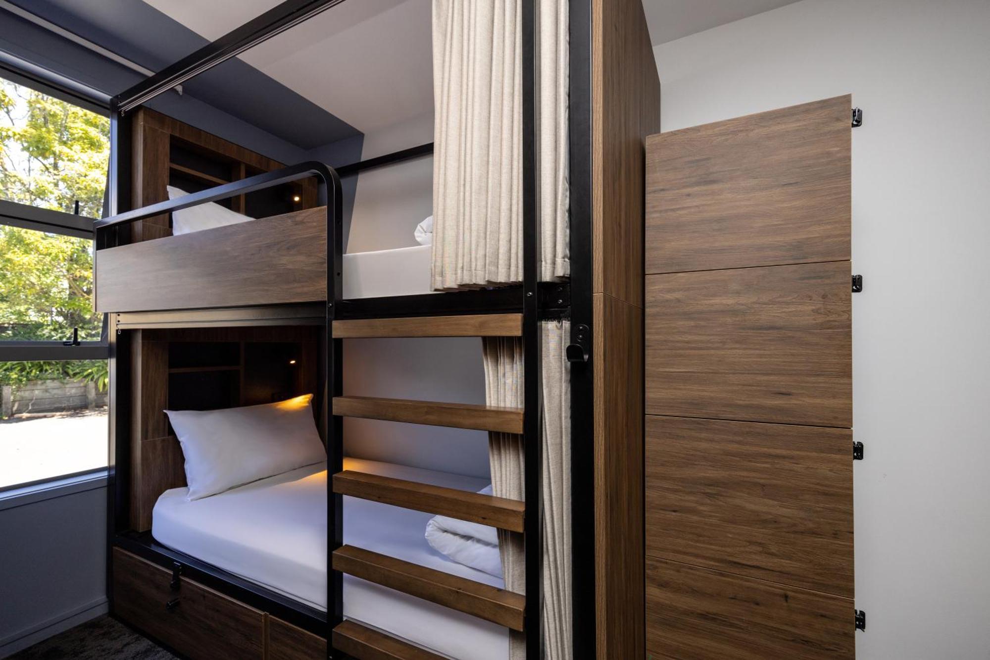 Haka House Rotorua Vandrehjem Eksteriør billede A bunk bed